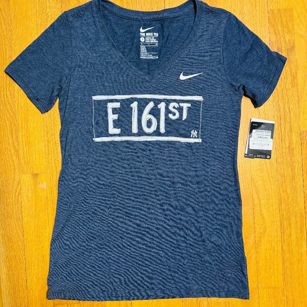 Brand NWT blue Nike S NY Yankees lady's tee!